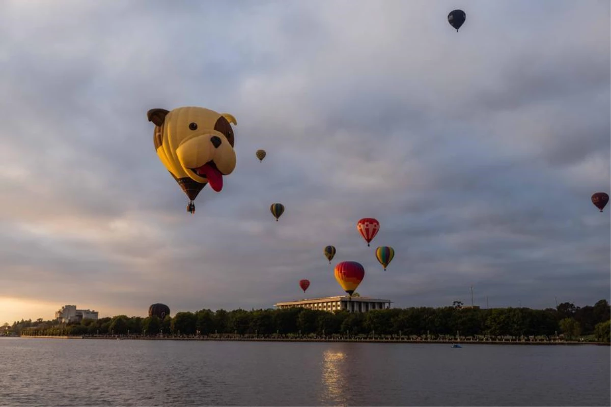 Avustralya\'da Sıcak Hava Balonu Festivali Renkli Görüntülere Sahne Oldu