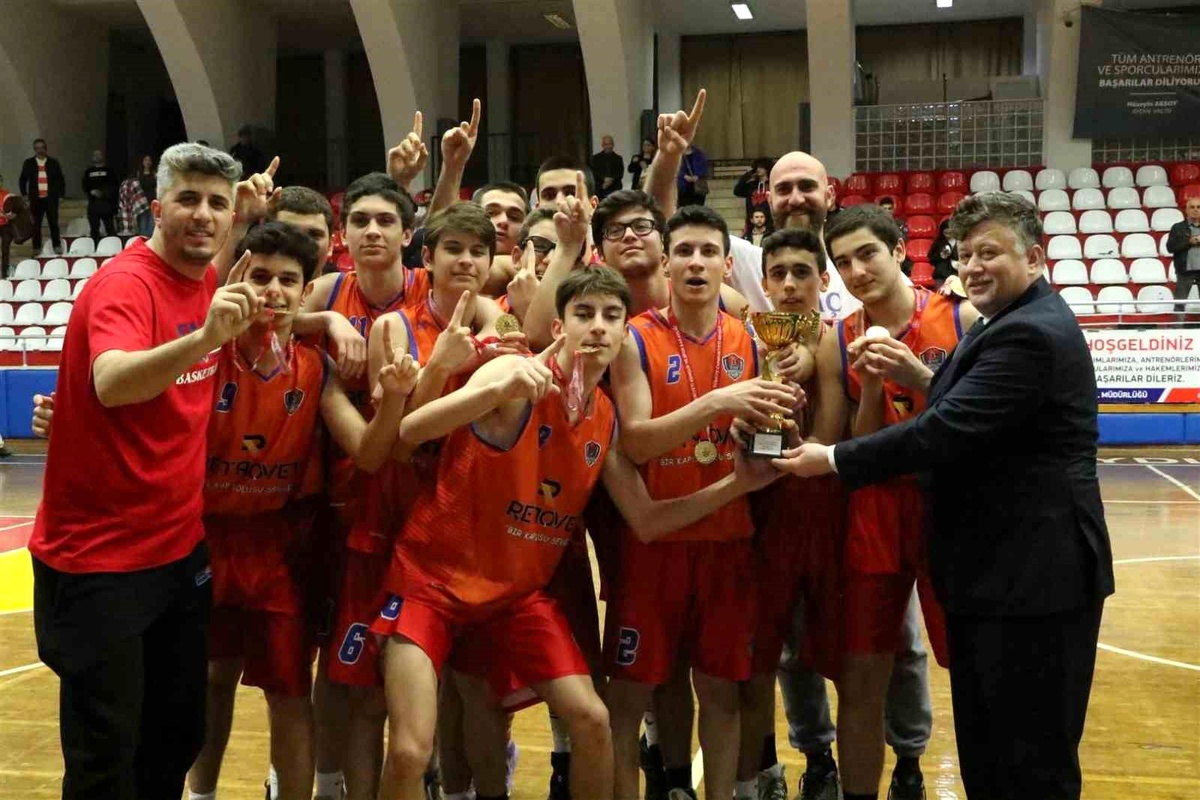 Aydın\'da Erkekler U16 Basketbol Turnuvası\'nın şampiyonu belli oldu