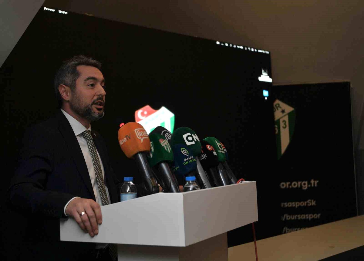 Bursaspor Başkanı Ömer Furkan Banaz: "Bursa\'da ne oldu Allah aşkına?"