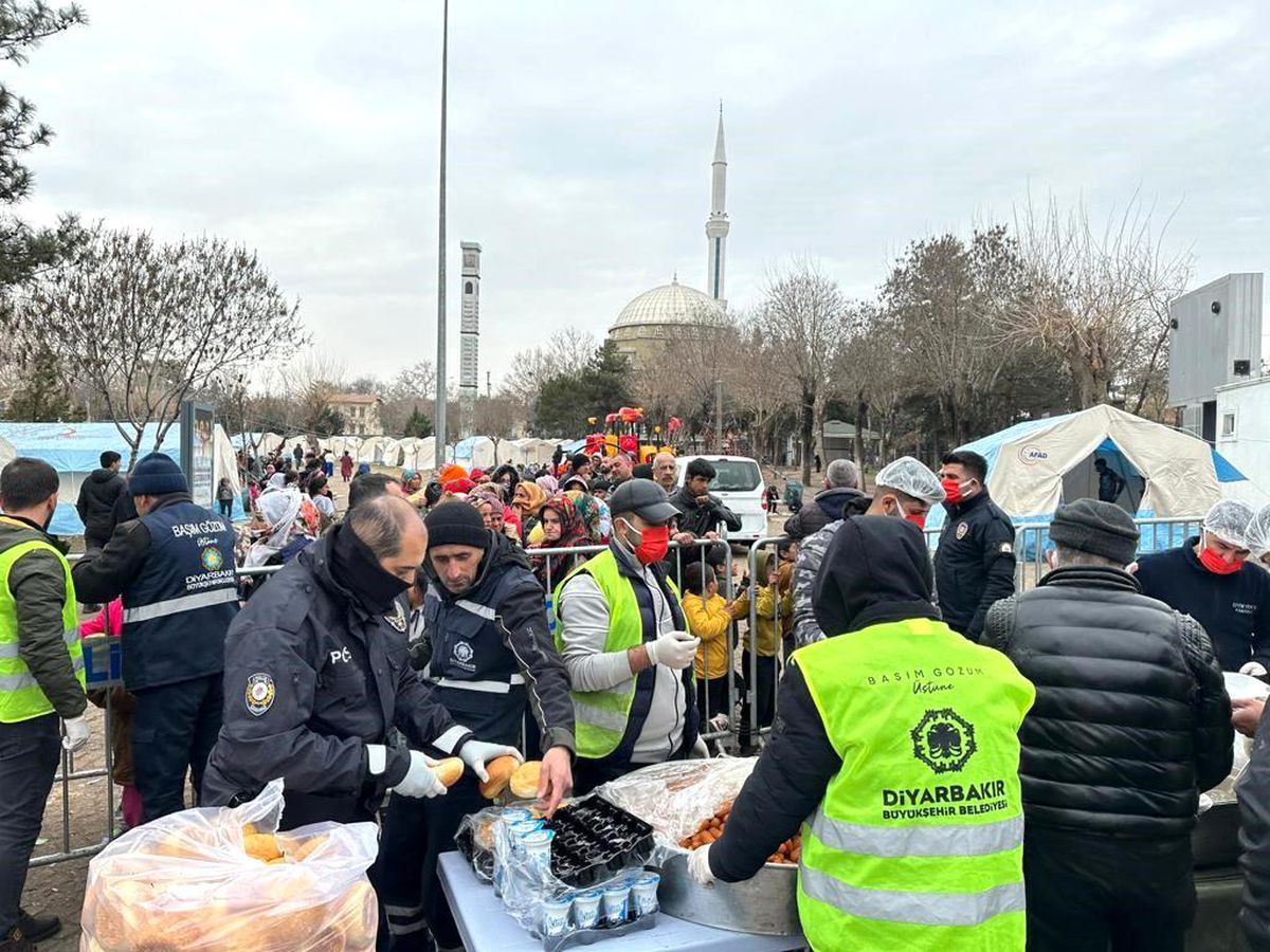 Diyarbakır\'da çadır kentlerde yaklaşık 10 bin depremzede barınıyor
