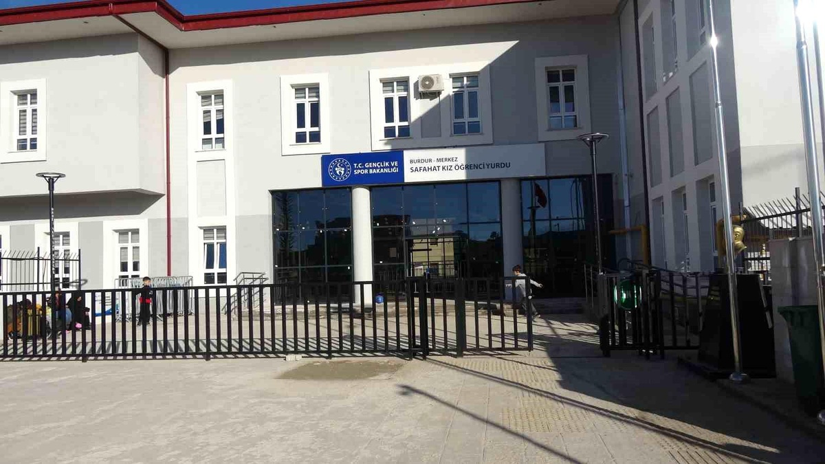 Elektrik sigortası patladı, 2 teknisyen hafif yaralandı