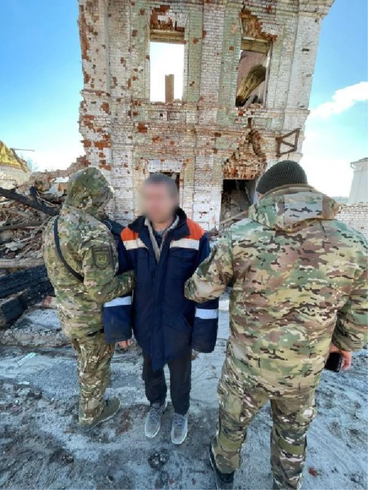 Harkiv\'de Rus askeri yakalandı: 6 aydır köyde gizleniyormuş