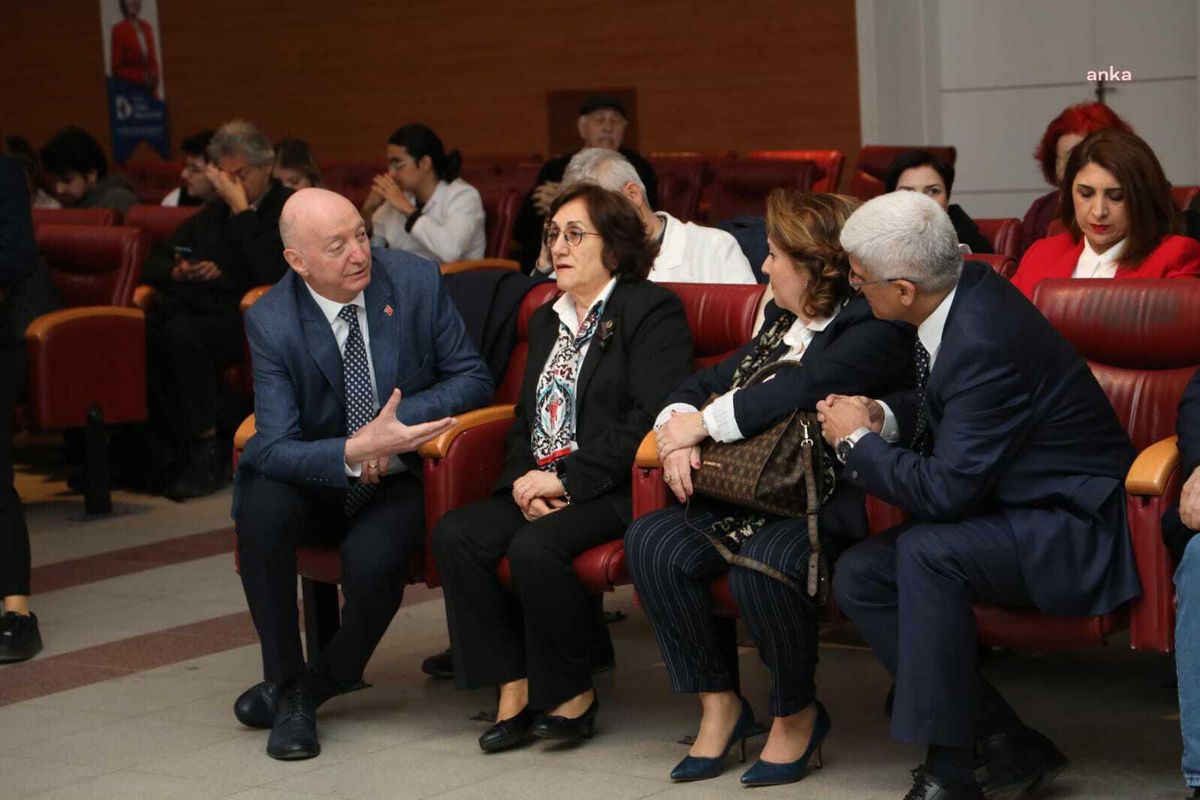 İzmit Belediye Başkan Yardımcısı Özmural, Kocaeli Tabip Odası\'nın Plaket Törenine Katıldı