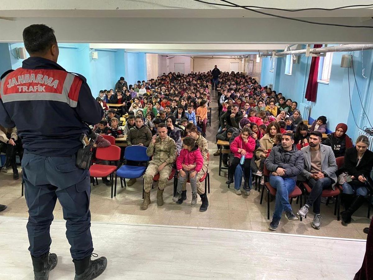 Jandarmadan 450 öğrenciye eğitim