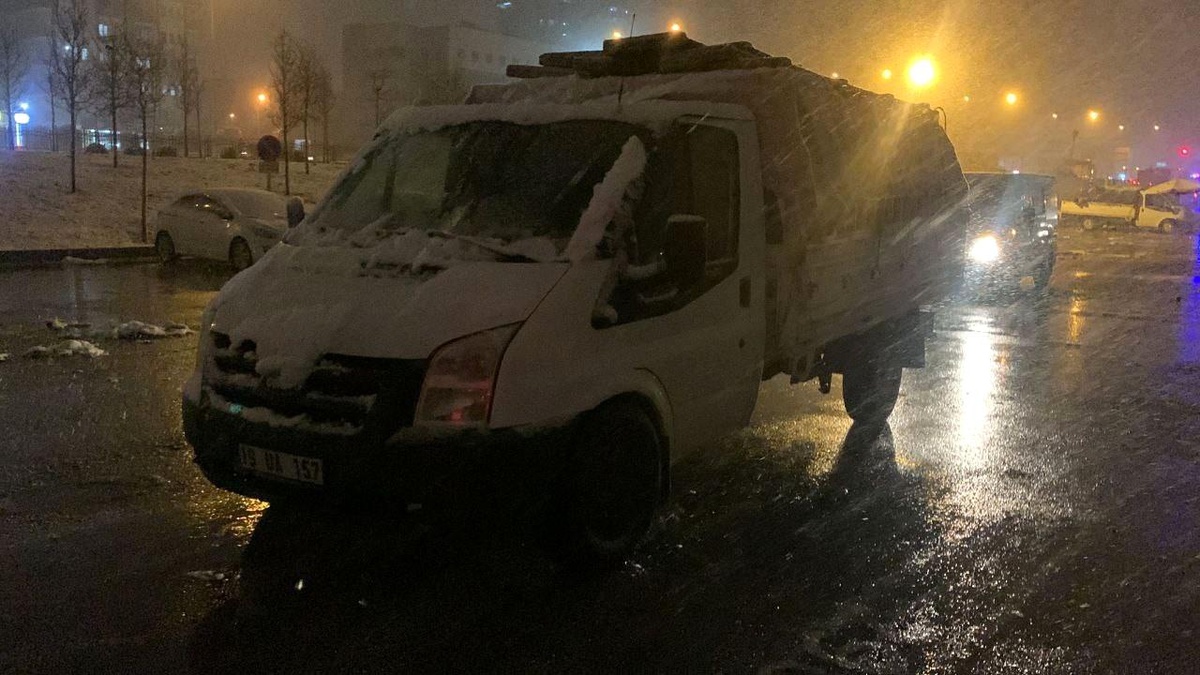 Kamyonetin çarptığı yaya yaralandı