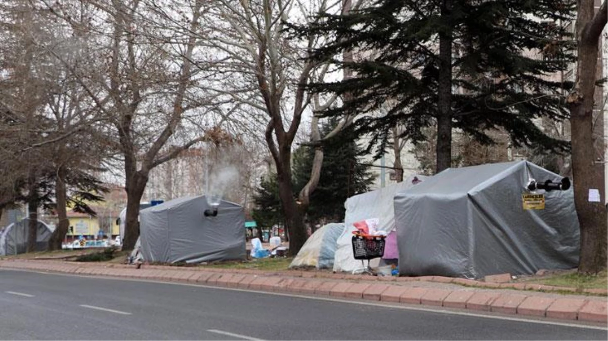 Kayseri\'de 4.8\'lik deprem sonrası boş alanlar naylon çadırlarla doldu