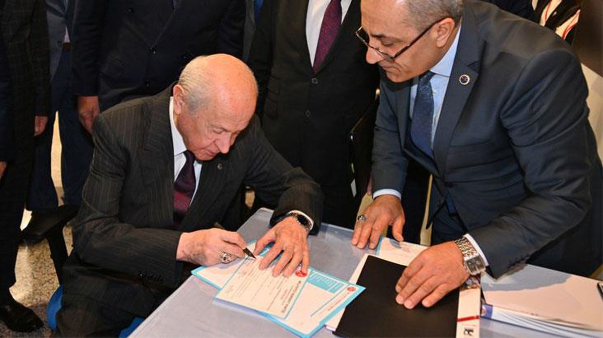 MHP'de milletvekilliği aday adaylığı için başvurular başladı! İlk imza Devlet Bahçeli'den geldi