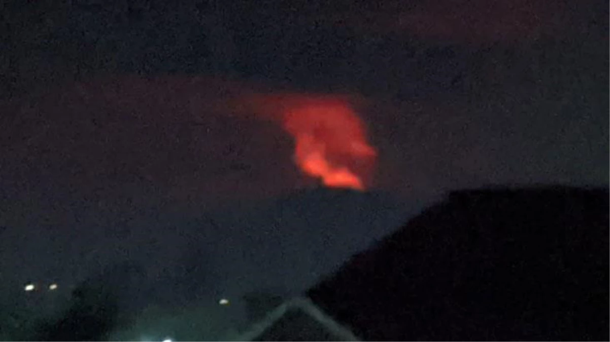 Nyamulagira Yanardağı\'nda ateşli parıltı gözlemlendi! Bölge halkına sakin olma çağrısı yapıldı