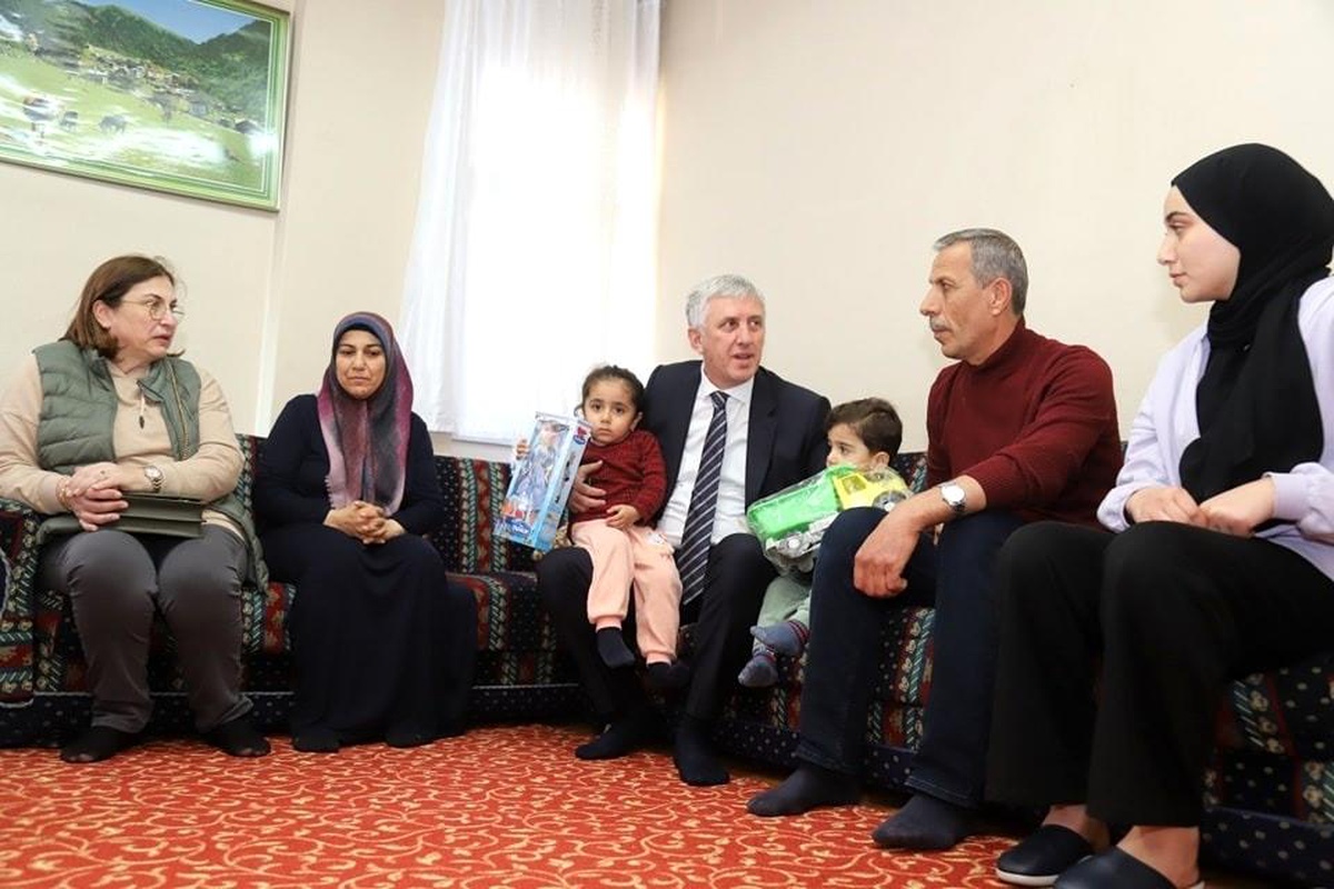 Of\'ta 848 depremzede ağırlanıyor