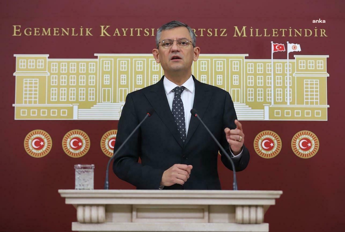 Özgür Özel\'den Bakan Muş\'a: "Kızılay\'ın İlgili Şirketi, Hangi Tarihte, Hangi Kişi ve Kuruluşlara Ne Kadar Bedelle Çadır Satmıştır?"