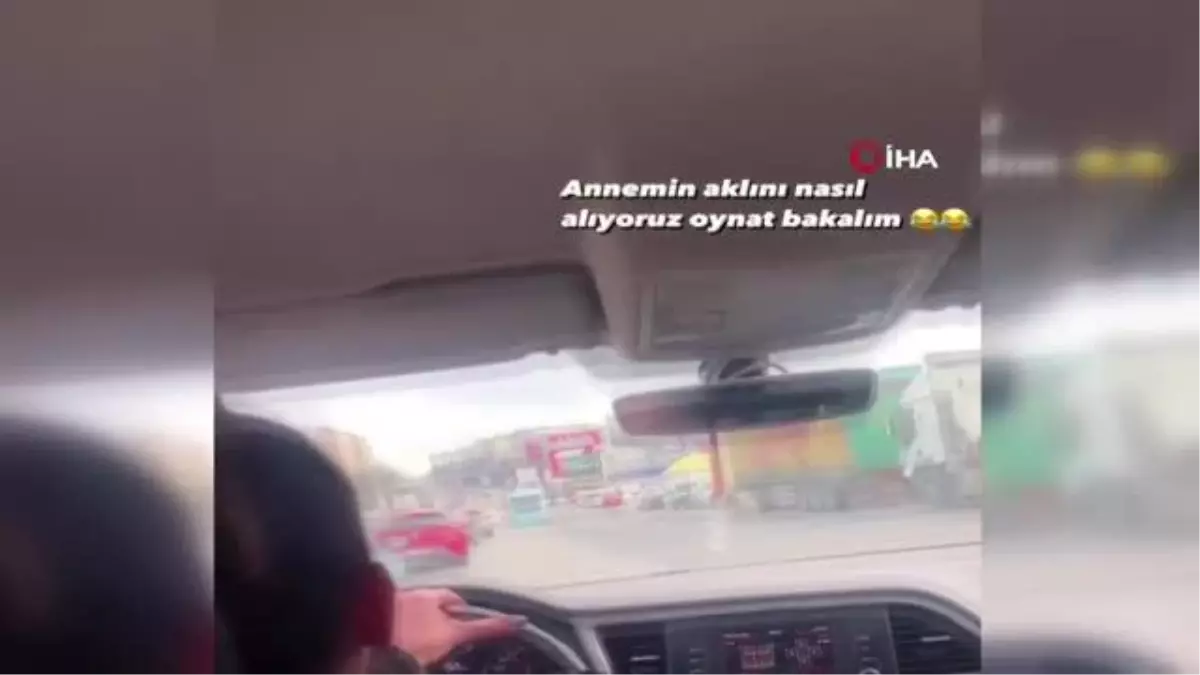 Pendik'te makas atarak emniyet şeridini kapatan kadın sürücü trafiği tehlikeye attı