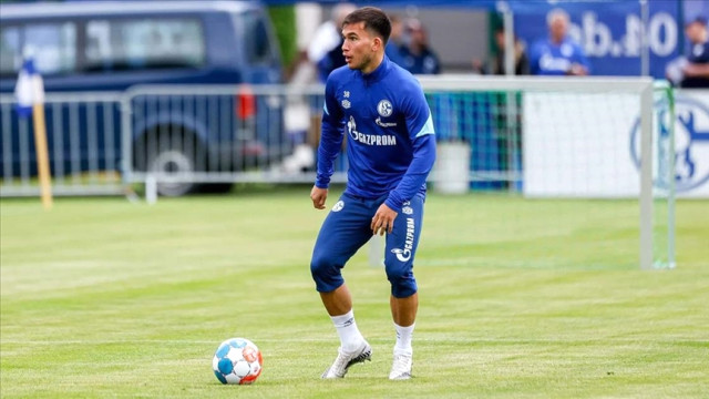 Schalke 04 forması giyen Mehmet Aydın, Stefan Kuntz ile görüştükten sonra A Milli Takım'ı tercih etti