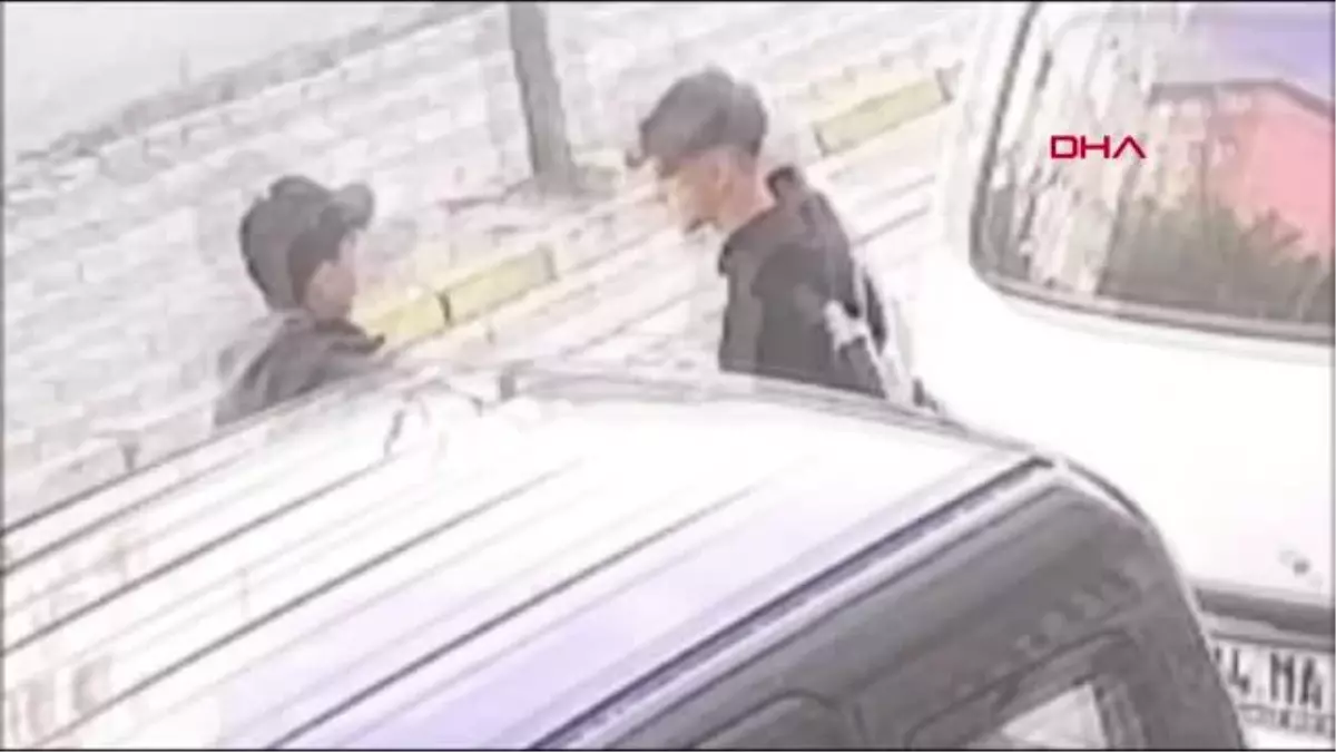 SULTANGAZİ\'DE KURUSIKI TABANCA İLE TEHLİKELİ OYUN KAMERADA