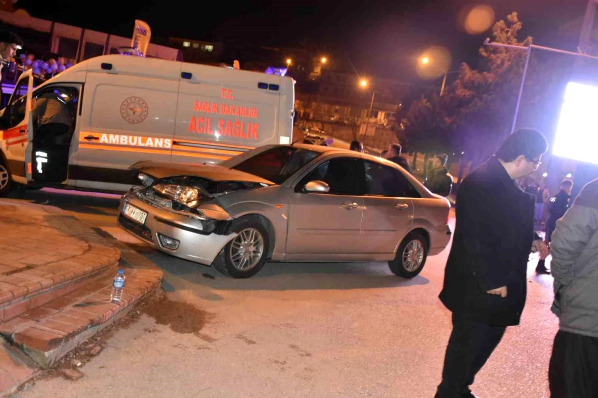 Tosya\'da iki araç kafa kafaya çarpıştı: 1 yaralı