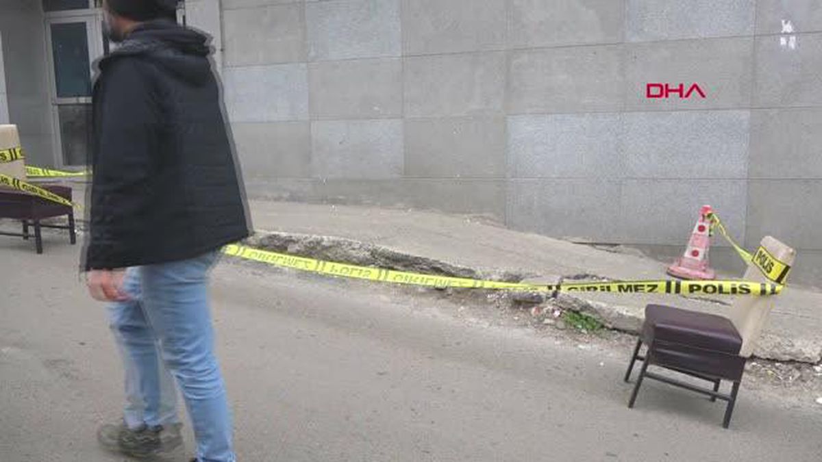 Kılıçdaroğlu ve İmamoğlu'nun ziyareti öncesi Trabzon'da hareketli anlar! CHP il binasına kurşun isabet etti