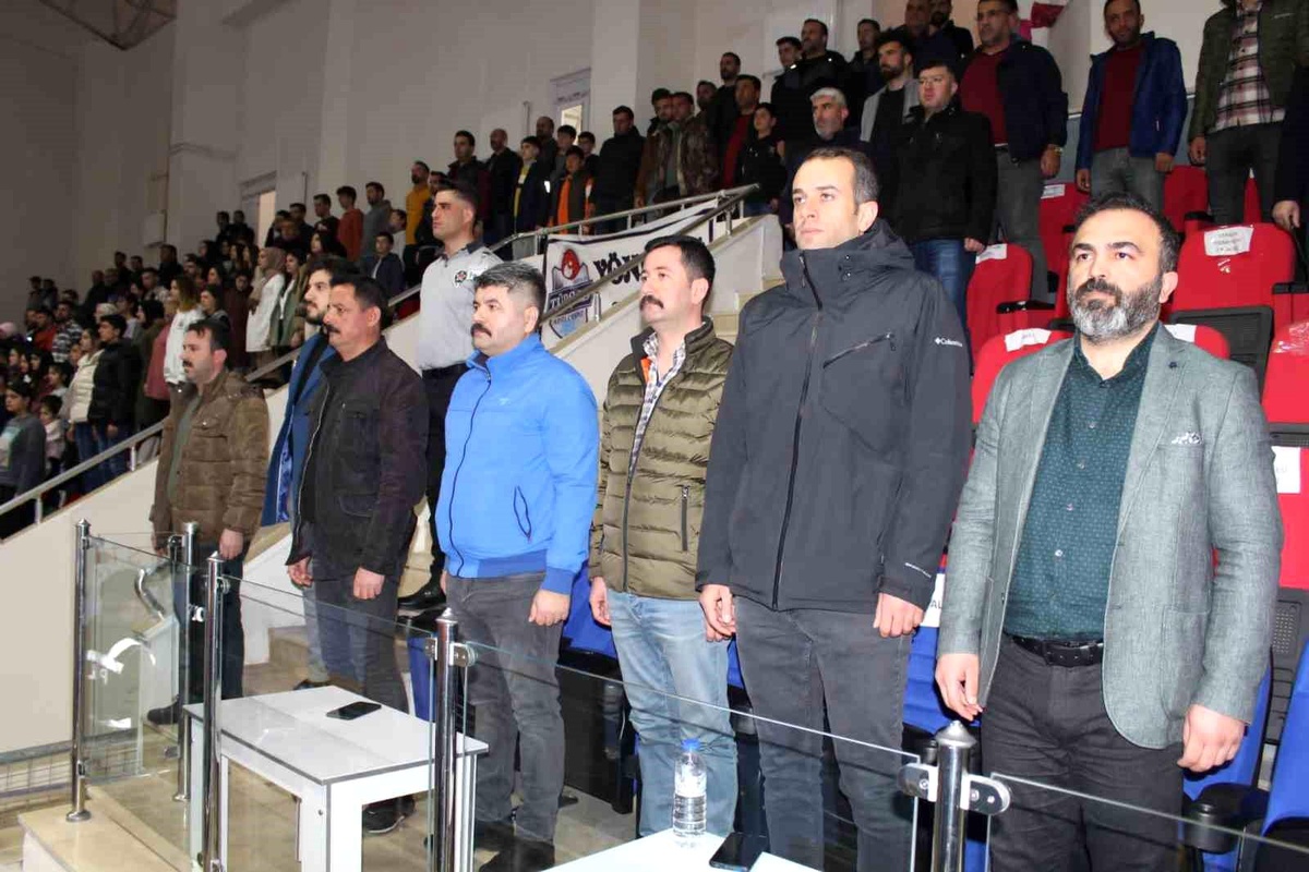 TÜRŞAD Voleybol, başarısını İzmir\'de taçlandırmak istiyor