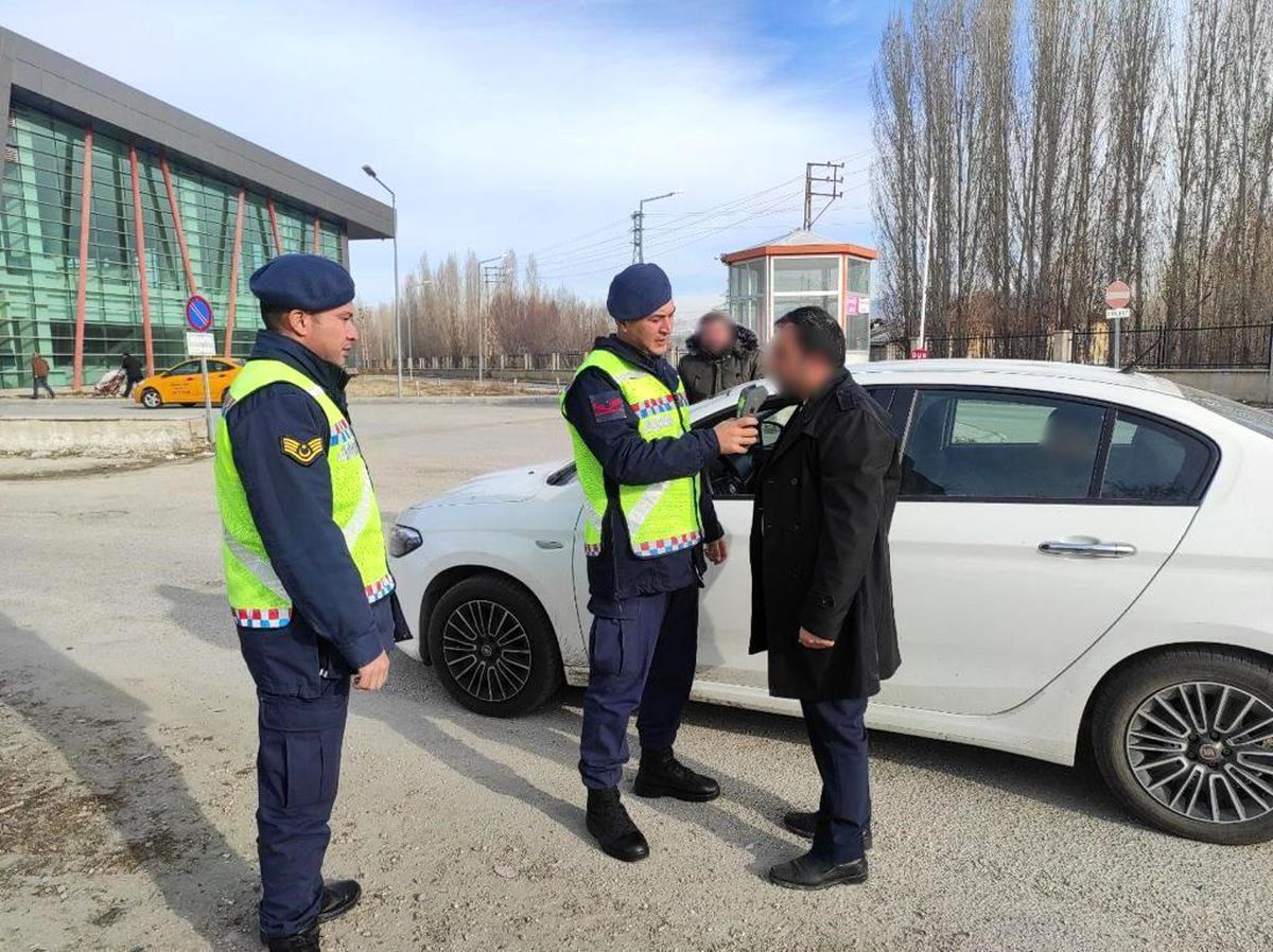 Van\'da 382 araç trafikten men edildi