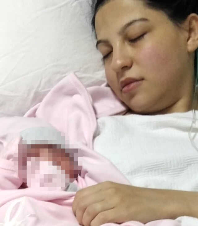 1 aylık bebeğinin annesini 8 kurşunla öldüren koca, ilk duruşmada beraatını istedi: Neden öldürdüğümü kaynanama sorun 1 aylık bebeğinin annesini 8 kurşunla öldüren koca, ilk duruşmada beraatını istedi: Neden öldürdüğümü kaynanama sorun