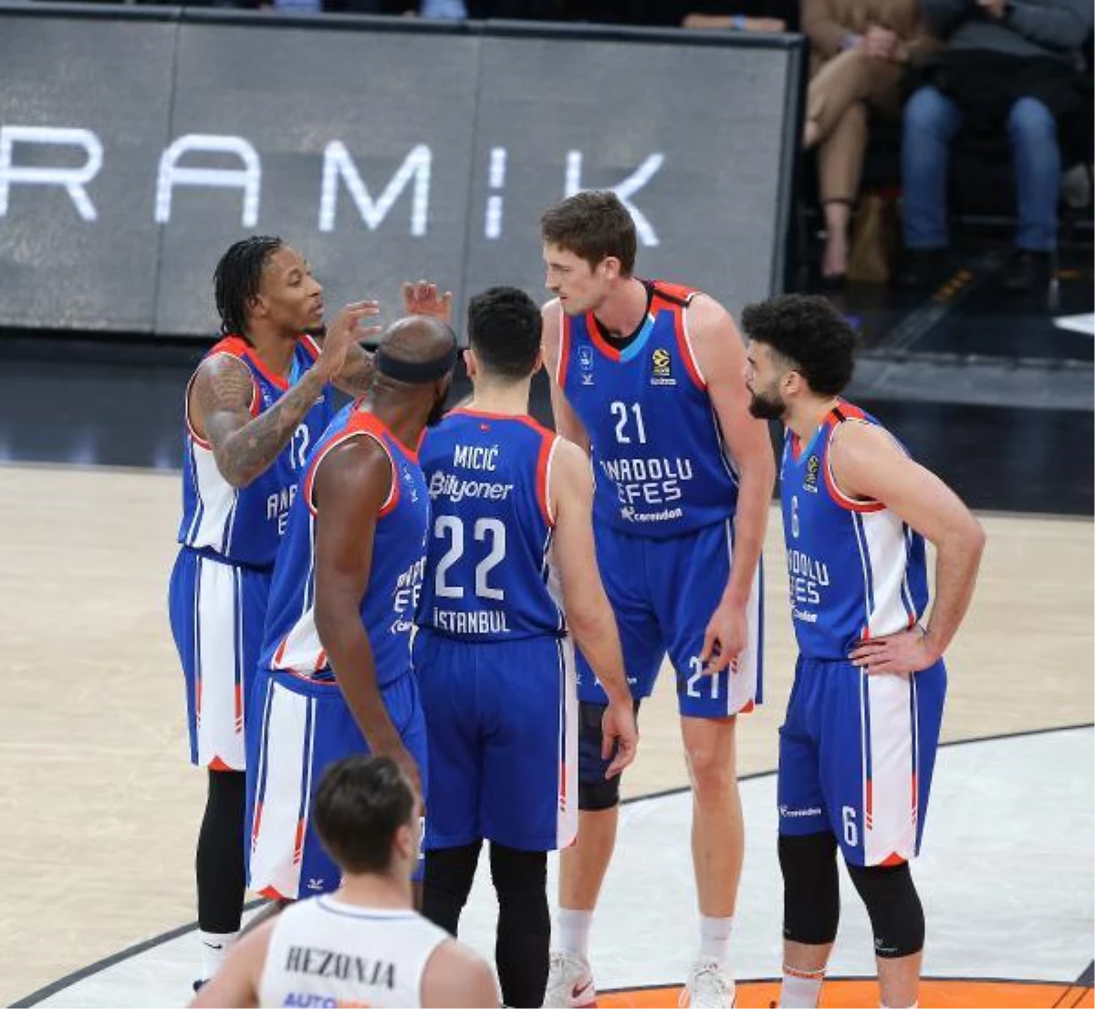 Anadolu Efes Play-Off hedefi için Partizan karşısında