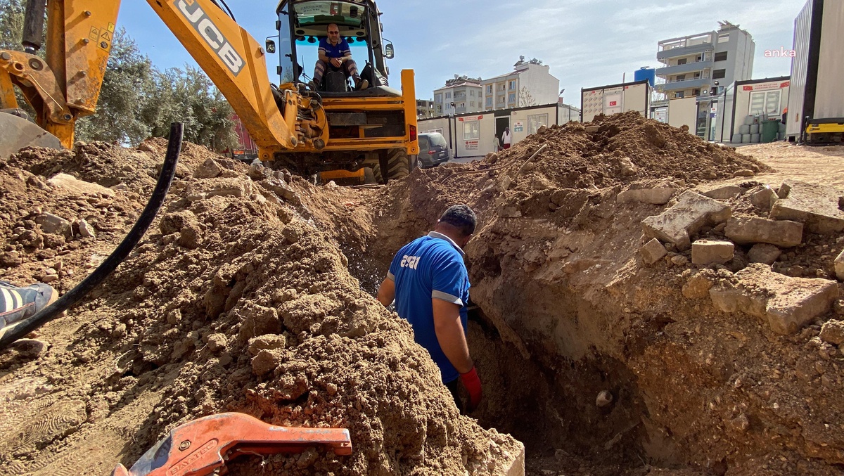 Antalya Büyükşehir Belediyesi Asat Ekipleri, Hatay Kırıkhan\'da Sahra Hastanesine Su Verdi