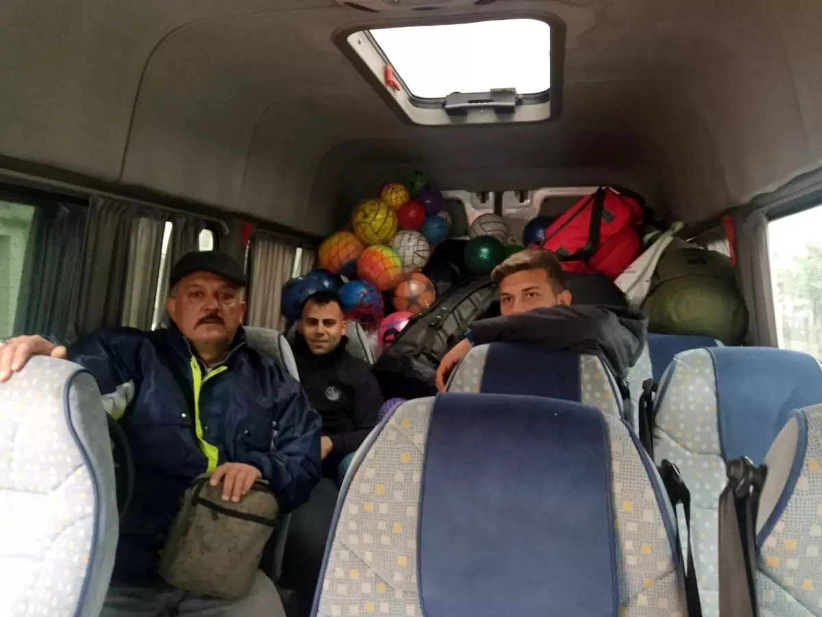 Ateş savaşçıları çocukların yüzünü güldürmek mücadele etti