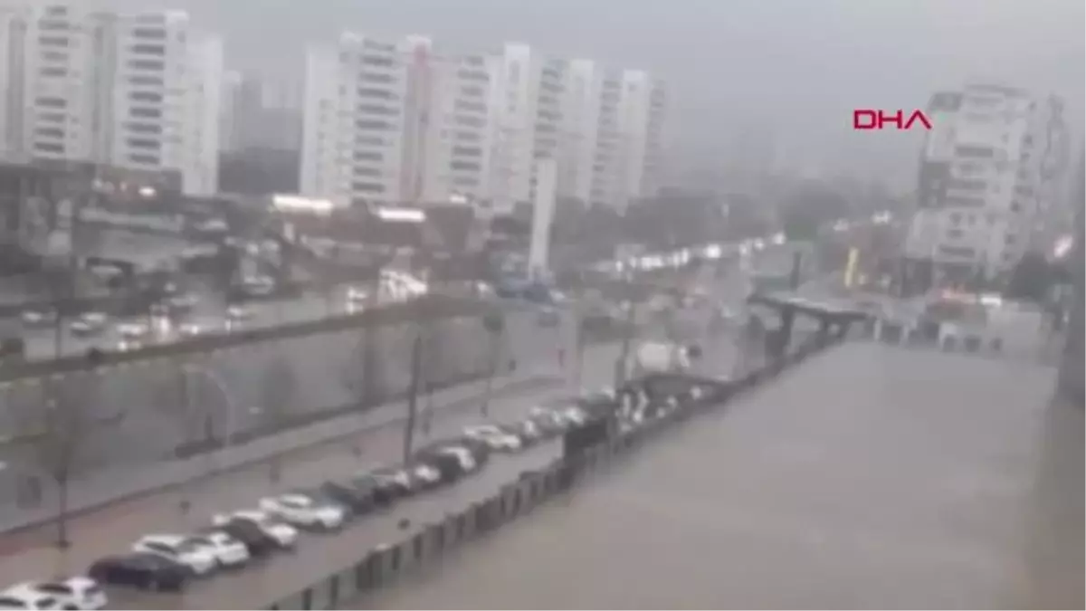 DİYARBAKIR\'DA YILDIRIM DÜŞME ANI KAMERADA