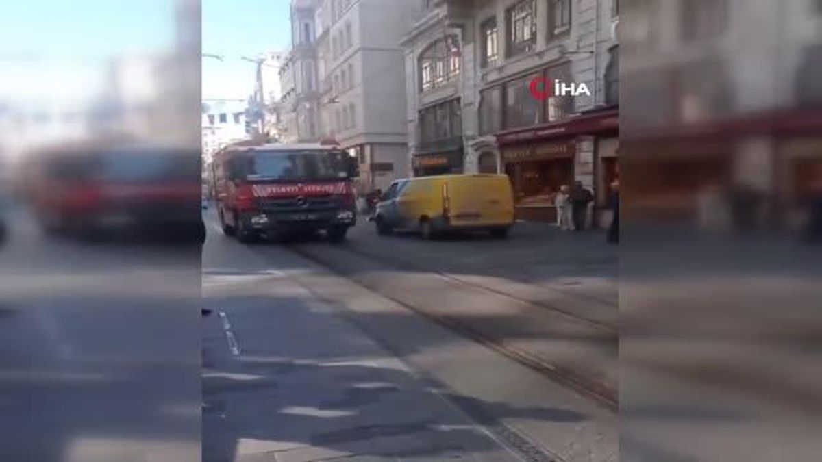 İstiklal Caddesi'nde korkutan iş yeri yangını