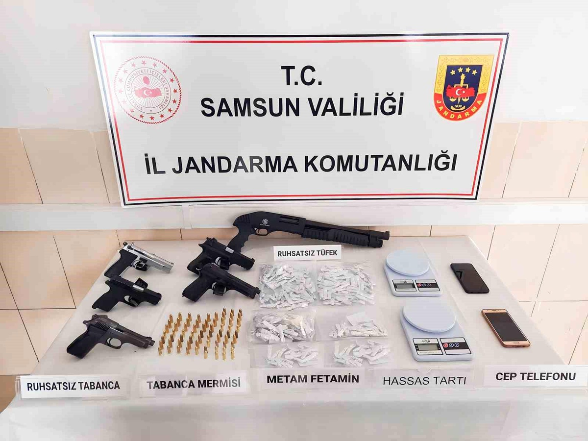 Jandarmadan 17 adrese eş zamanlı operasyon: Paket paket uyuşturucu ele geçirildi