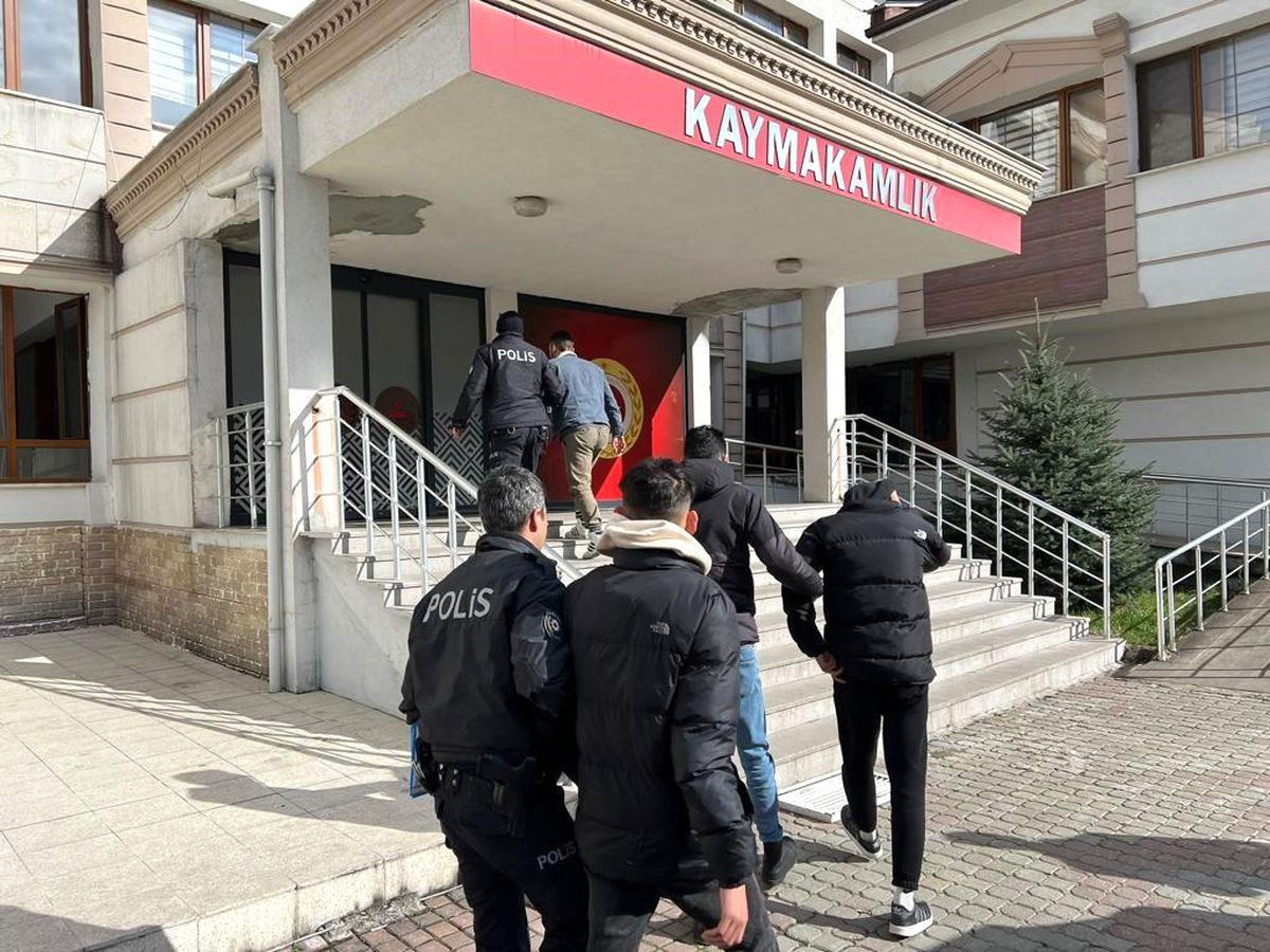 Kastamonu\'da evlere danan 3 kişi tutuklandı