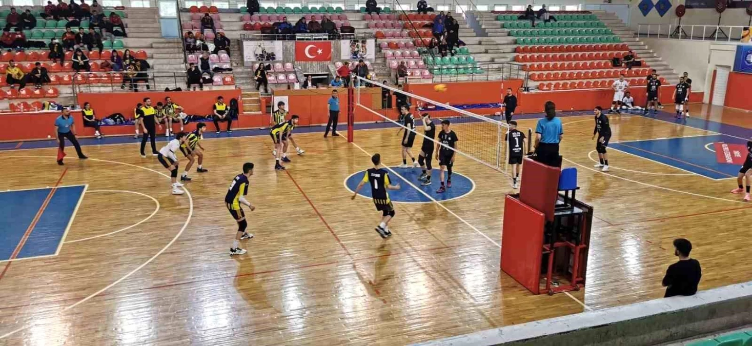 Kilis Gençlik Spor Kulübü Erkek Voleybol Takımı, Fenerbahçe\'ye 3-1 yenildi