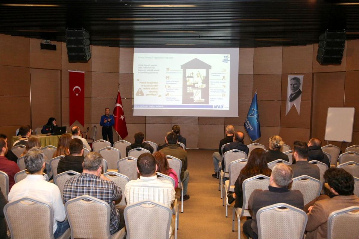 Küçükçekmece Belediyesi\'den personele afet farkındalık eğitimi