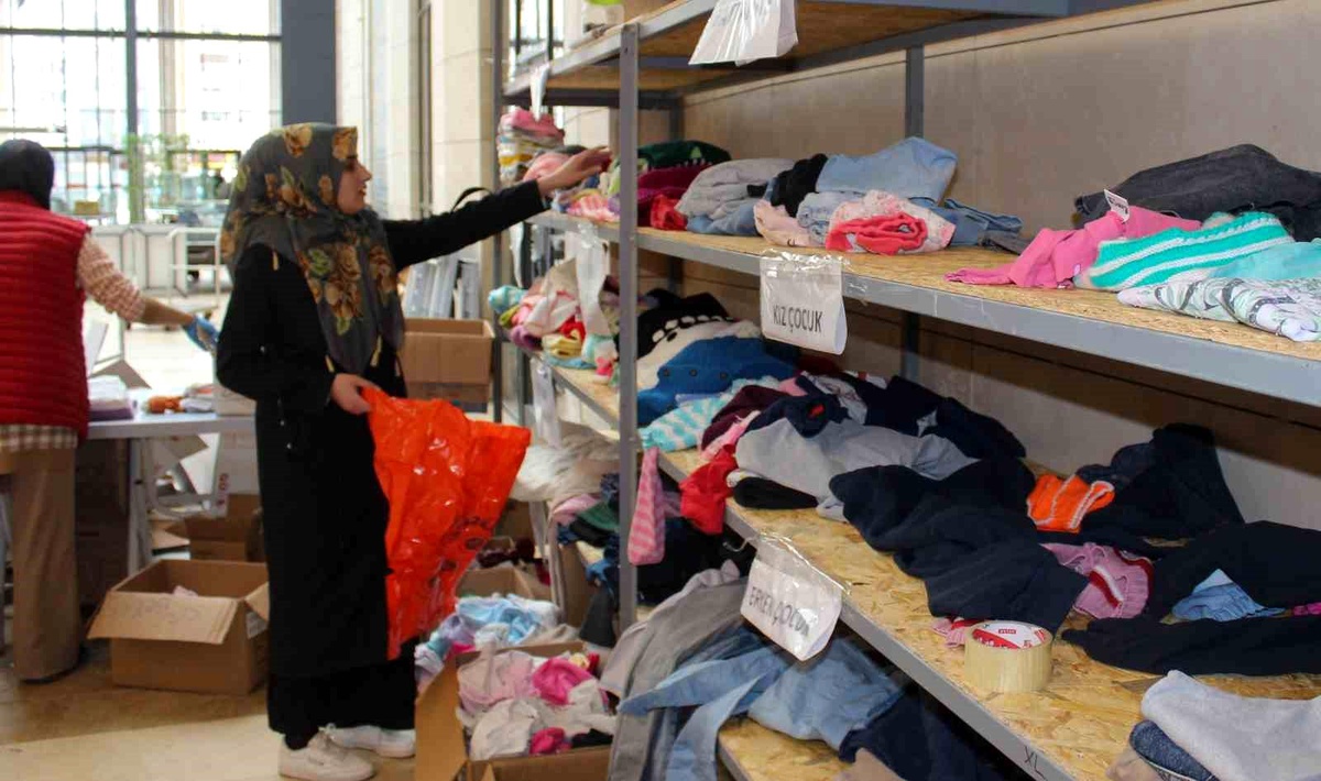 Kütahya\'da Hilal Market gönüllere dokunuyor