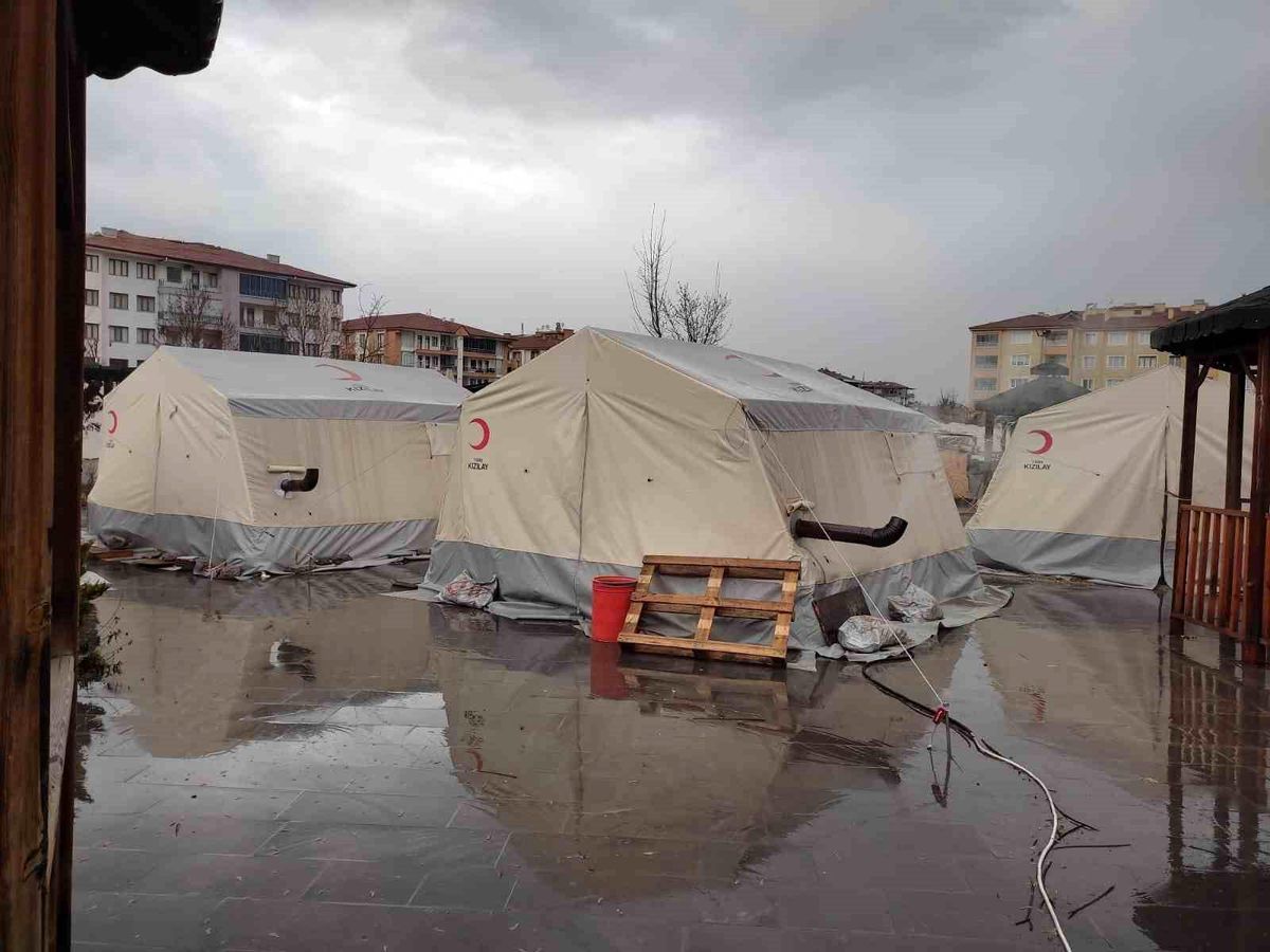 Malatya\'da çadırları su bastı