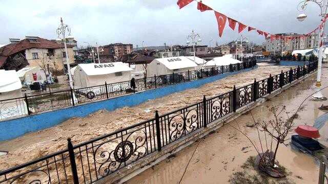 Malatya'da sağanak sele dönüştü Malatya'da sağanak sele dönüştü
