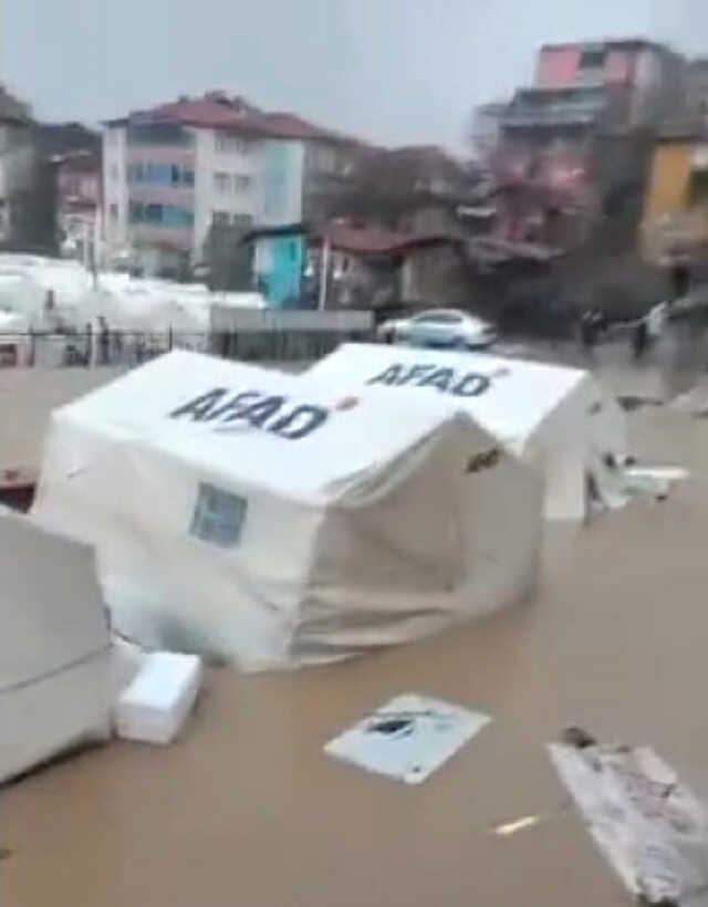 Malatya'da sağanak sele dönüştü Malatya'da sağanak sele dönüştü