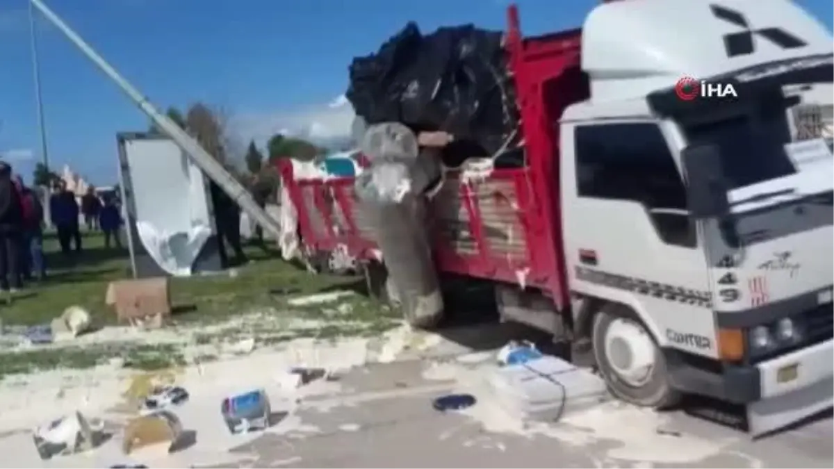 Okul servis minibüsü ile kamyon çarpıştı: 4\'ü öğrenci 5 yaralı