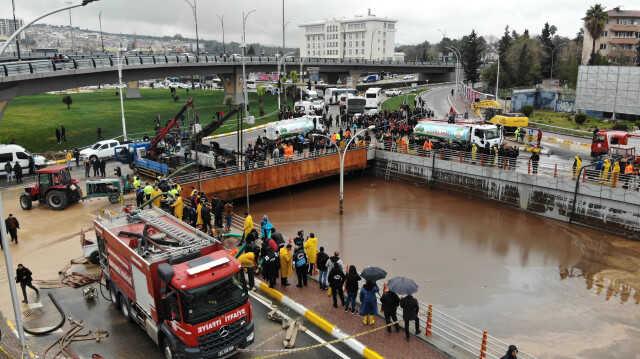 Son Dakika: Bir apartmanın bodrum katında 5 kişinin cansız bedenine ulaşıldı! Sel felaketinde can kaybı 10'a yükseldi