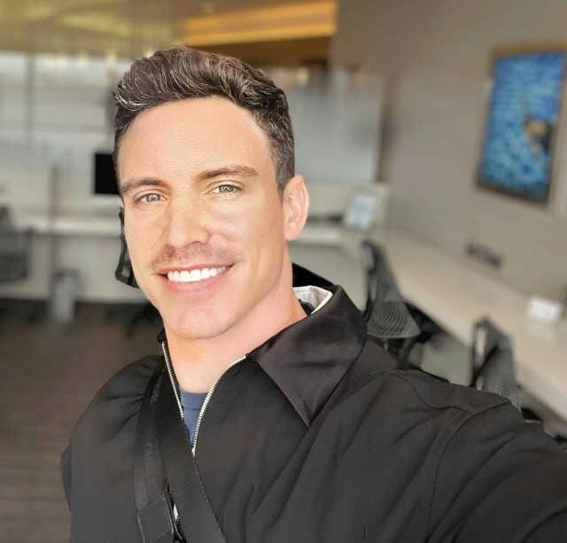 Ünlü model Jeff Thomas dairesinin balkonundan düşerek hayatını kaybetti