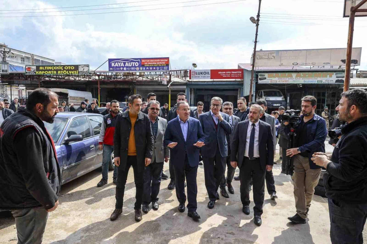 Adalet Bakanı Bozdağ, Diyarbakır\'da selden etkilenen esnafla bir araya geldi