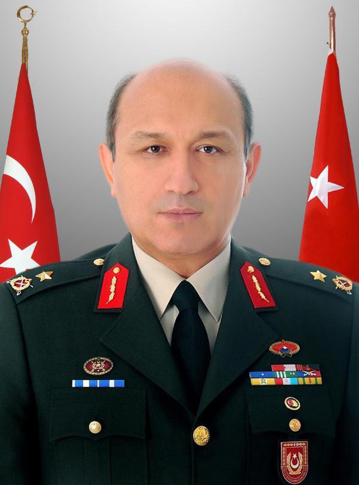 Bakan Akar\'ın Özel Kalem Müdürü, milletvekili aday adaylığı için emekli oldu