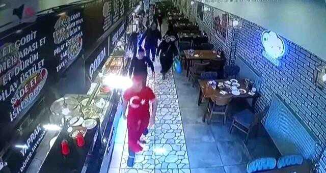 Bolu'daki 4.8'lik depreme lokantada yakalandılar! Bir anda sandalyelerden kalkarak dışarıya koştular Bolu'daki 4.8'lik depreme lokantada yakalandılar! Bir anda sandalyelerden kalkarak dışarıya koştular