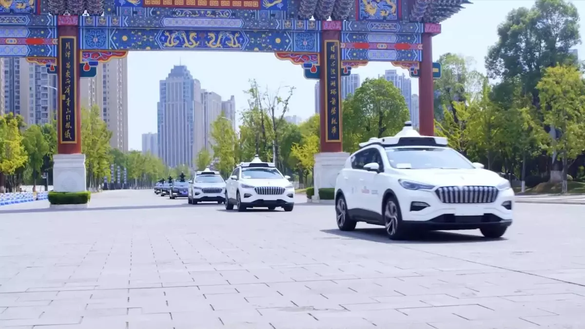 Çin\'in Chongqing Şehrinde Sürücüsüz Taksiler Hizmete Girdi