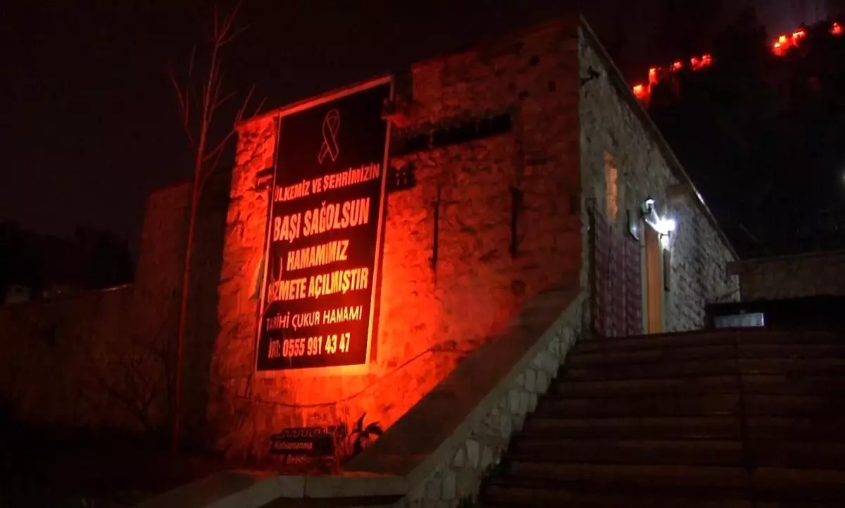 Depremden zarar görmeyen Tarihi Çukur Hamamı vatandaşlara hizmet vermeye başladı