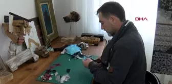 Depremin simge fotoğrafını kumaş parçalarıyla tuvale aktardı