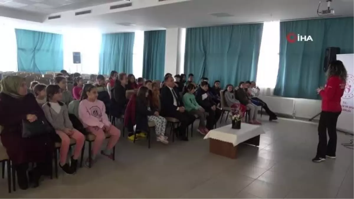 Depremzede öğrencilere ilk yardım eğitimi verildi