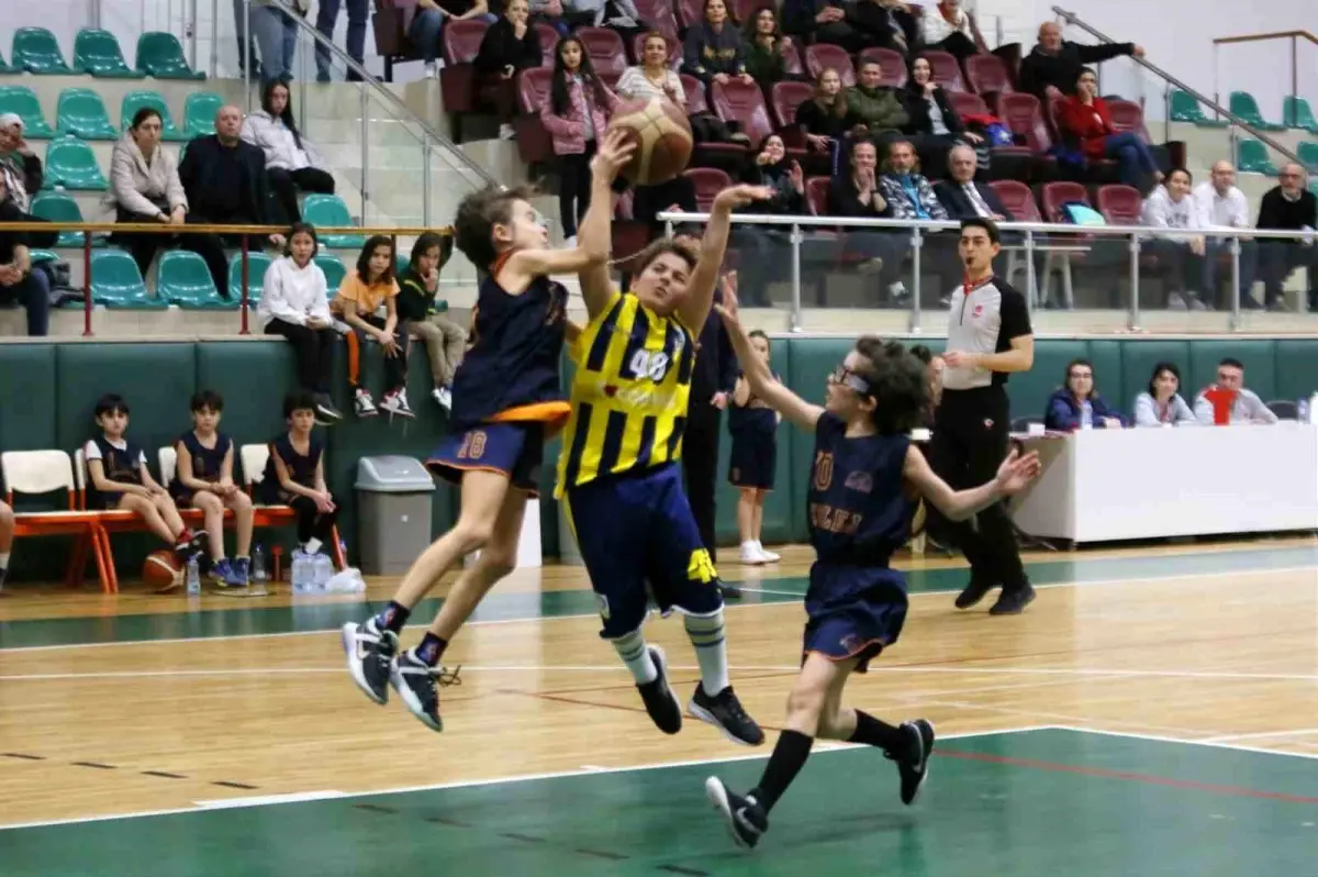 Derince\'de U 10 Erkekler Basketbol Ligi heyecanı yaşandı