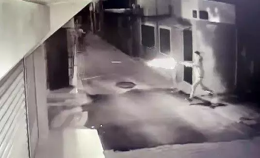 Dövmek için toplanmışlardı, pompalıyla aralarına daldı: 1'i ağır, 7 yaralı Dövmek için toplanmışlardı, pompalıyla aralarına daldı: 1'i ağır, 7 yaralı