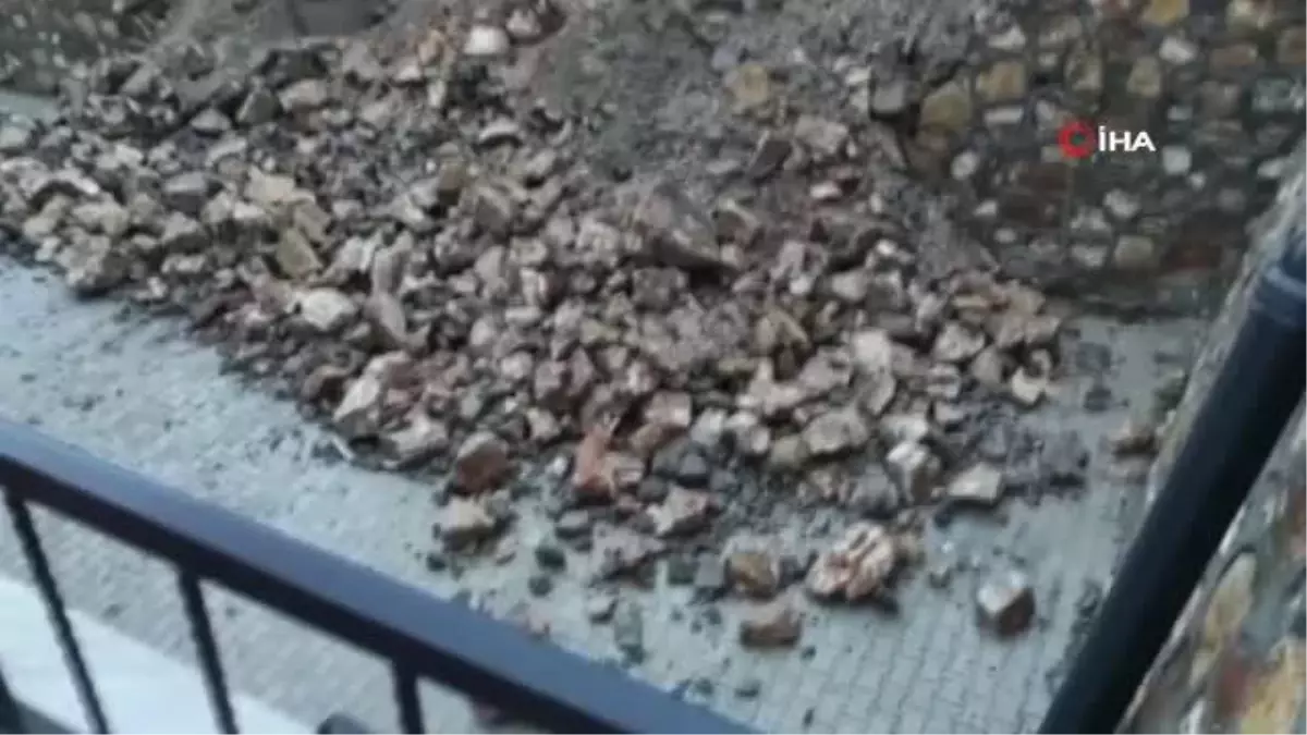 Elazığ\'da sağanak yağış sonrası istinat duvarı çöktü