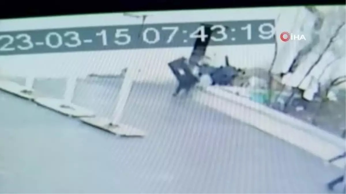 Hasar görünce ibadete kapatılan camiden hırsızlık anları kamerada