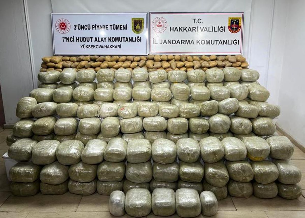 İran\'dan katırlarla yurda sokulmaya çalışılan 650 kilo toz esrar ele geçirildi